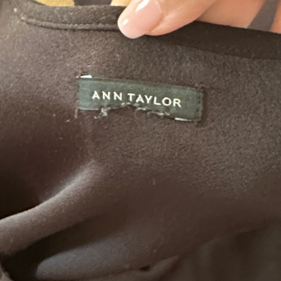 Ann Taylor Black cold shoulder top - Picture 7 of 11